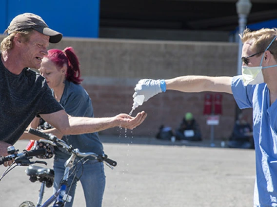 UArizona Medical Students Rally to Help Tucson’s Homeless Amid Pandemic