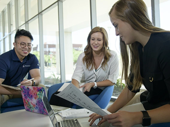 Addressing Gaps in Care, UArizona Health Sciences Offers Dual Pharmacy-Nursing Degree with Family Nurse Practitioner Add-on