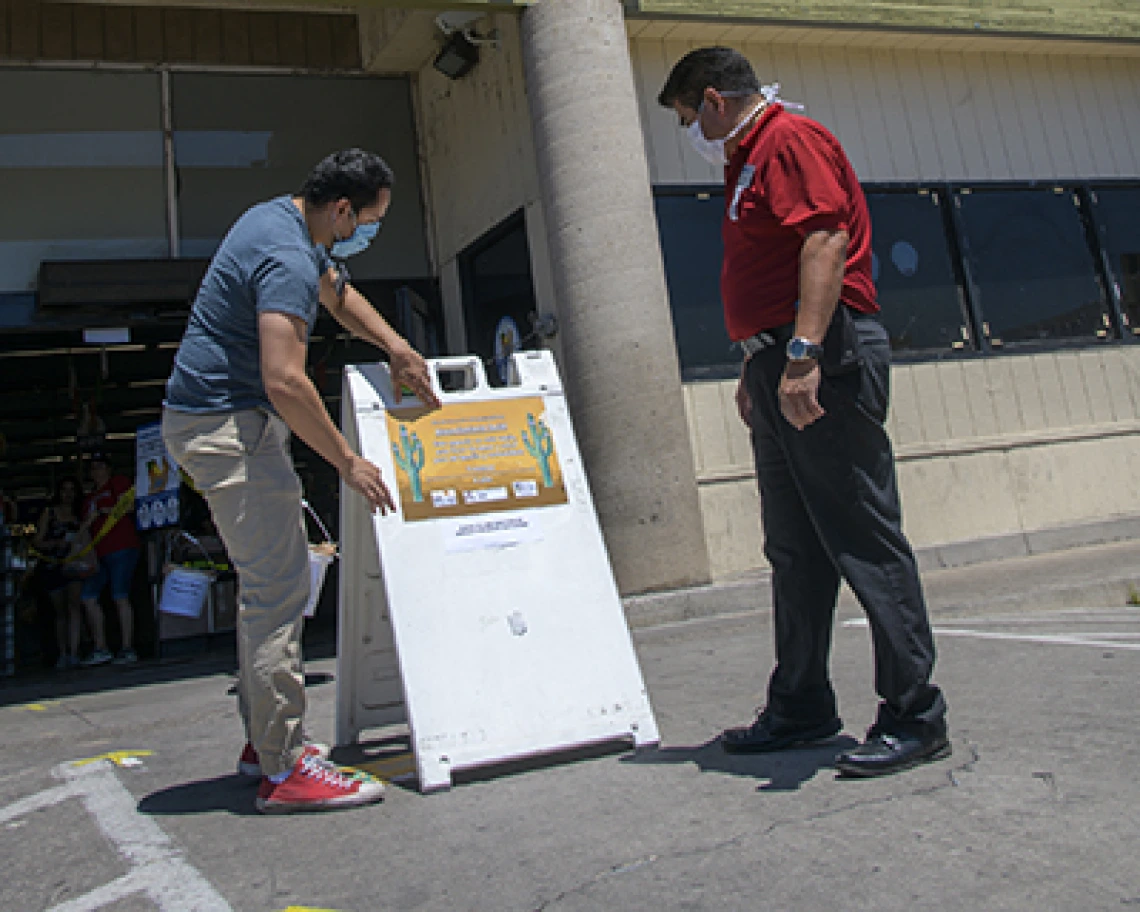 UArizona Medical Students Distribute COVID-19 Awareness Posters in Spanish Near and Far